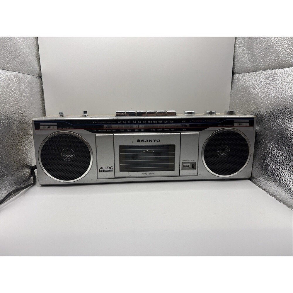 Sanyo Retro 80s Boombox FM Am Radio Tape Cassette Player Vintage